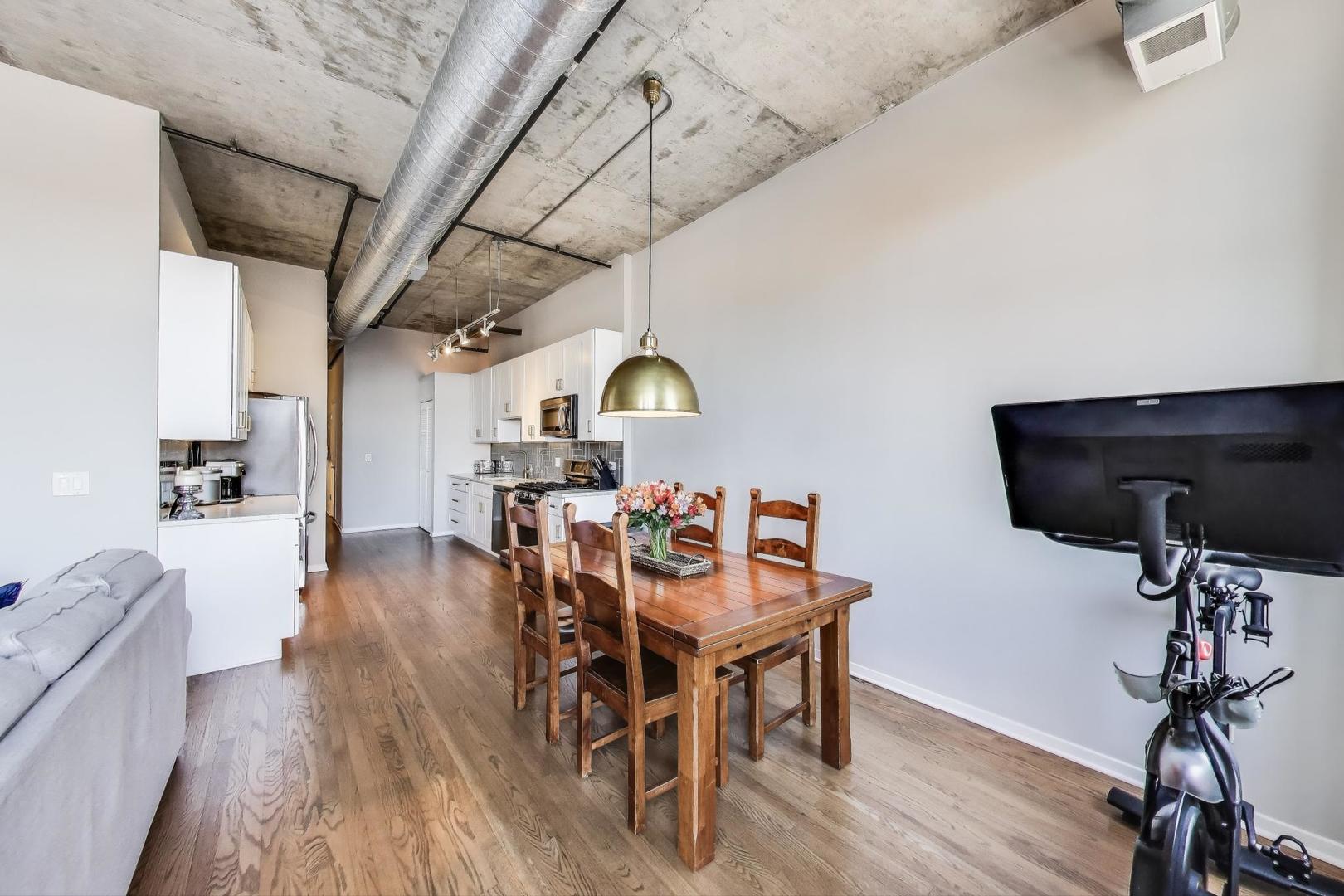 1000 W ADAMS Street 824