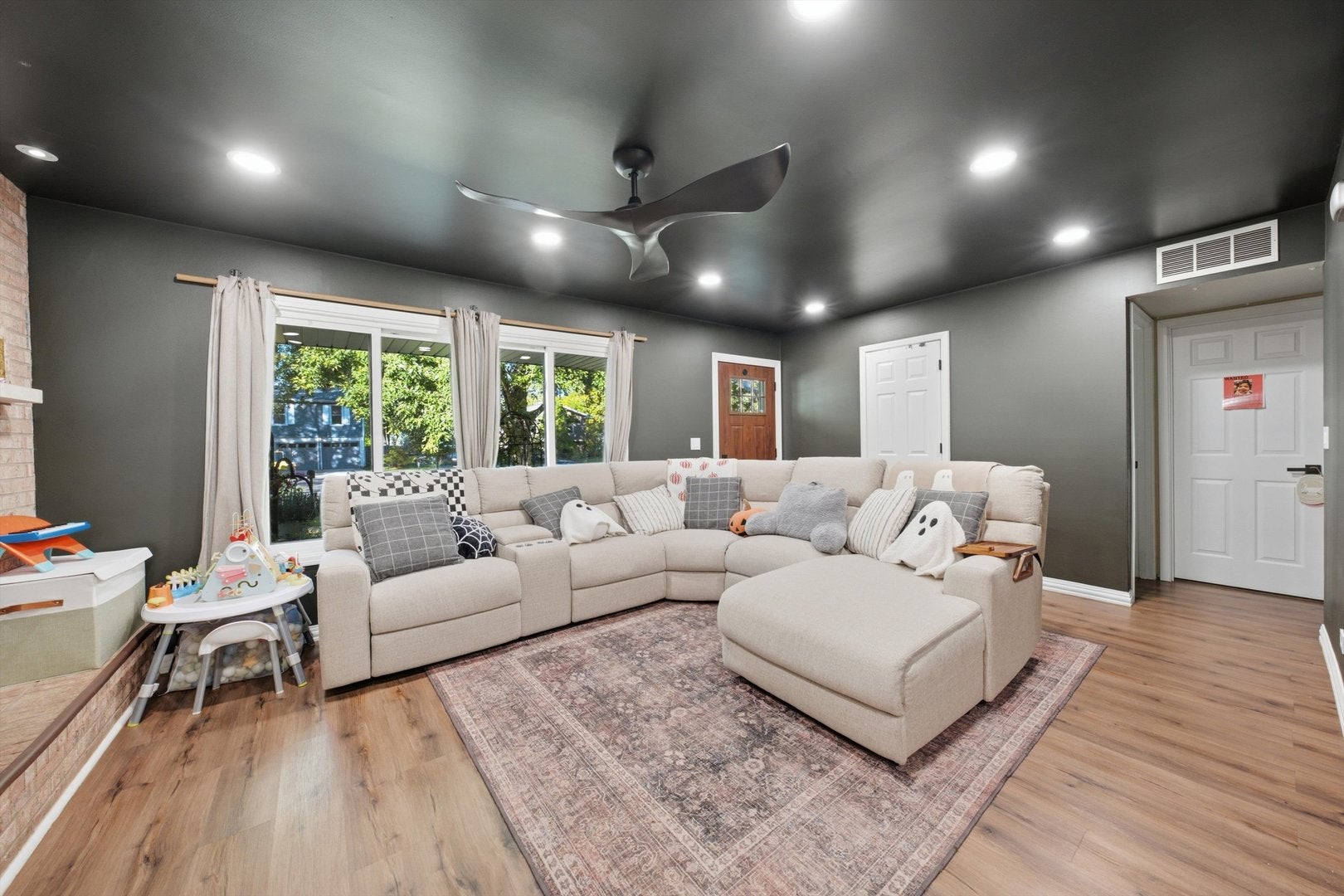 184 N Schmidt Road