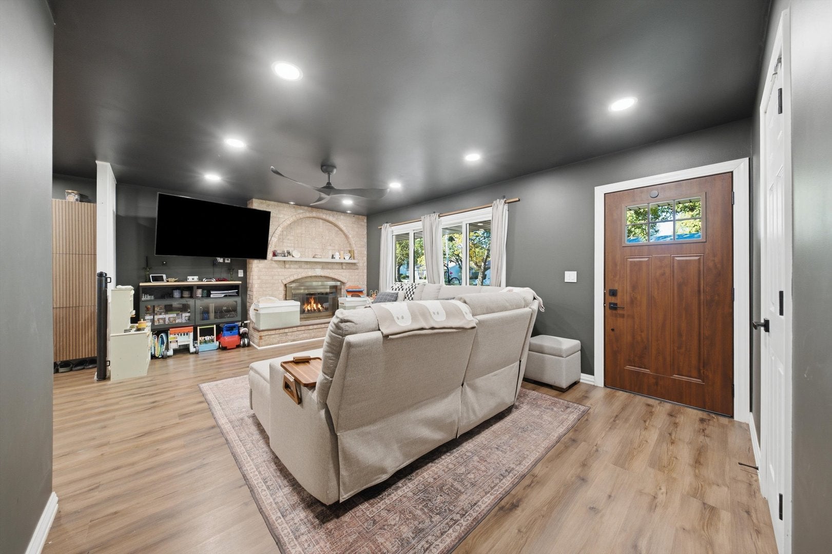 184 N Schmidt Road