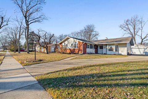 Photo of 670 Edgemont Lane, Hoffman Estates, IL 60169 (MLS # 12544743)