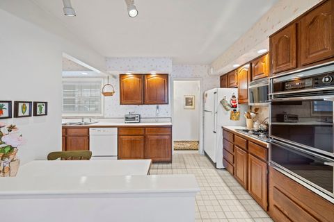 Tiny photo for 670 Edgemont Lane, Hoffman Estates, IL 60169 (MLS # 12544743)