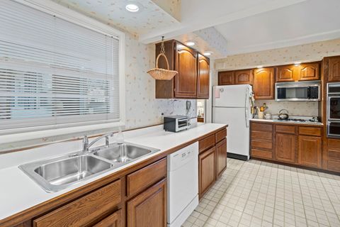 Tiny photo for 670 Edgemont Lane, Hoffman Estates, IL 60169 (MLS # 12544743)