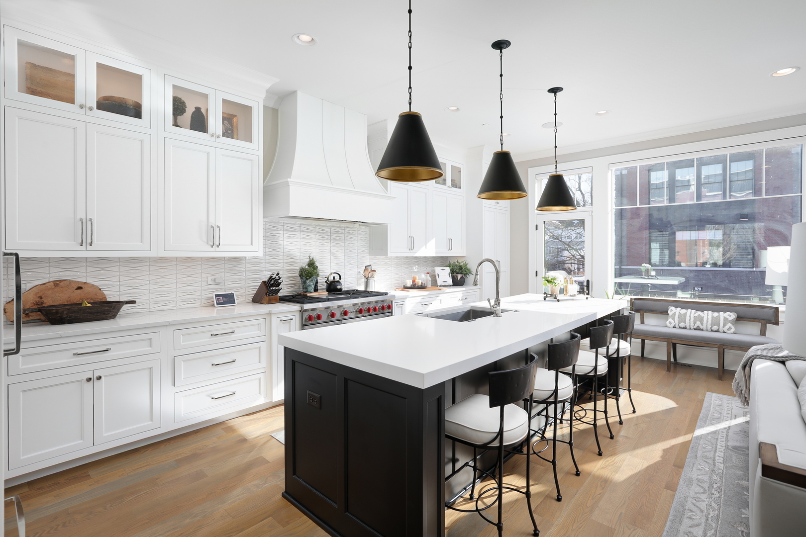 932 E Chicago Avenue