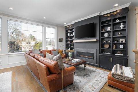 Tiny photo for 932 E Chicago Avenue, Naperville, IL 60540 (MLS # 12582340)