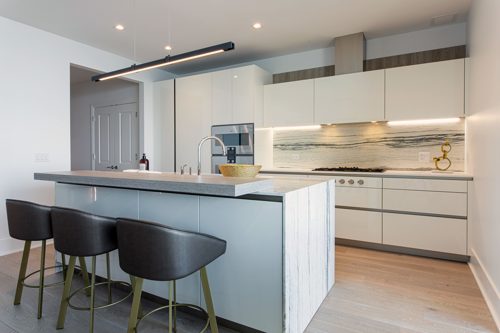 363 E Wacker Drive 6403