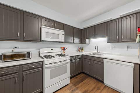 Tiny photo for 407 Ramblewood Drive #D, Glen Ellyn, IL 60137 (MLS # 12706698)