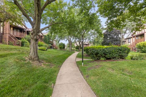 Tiny photo for 407 Ramblewood Drive #D, Glen Ellyn, IL 60137 (MLS # 12706698)