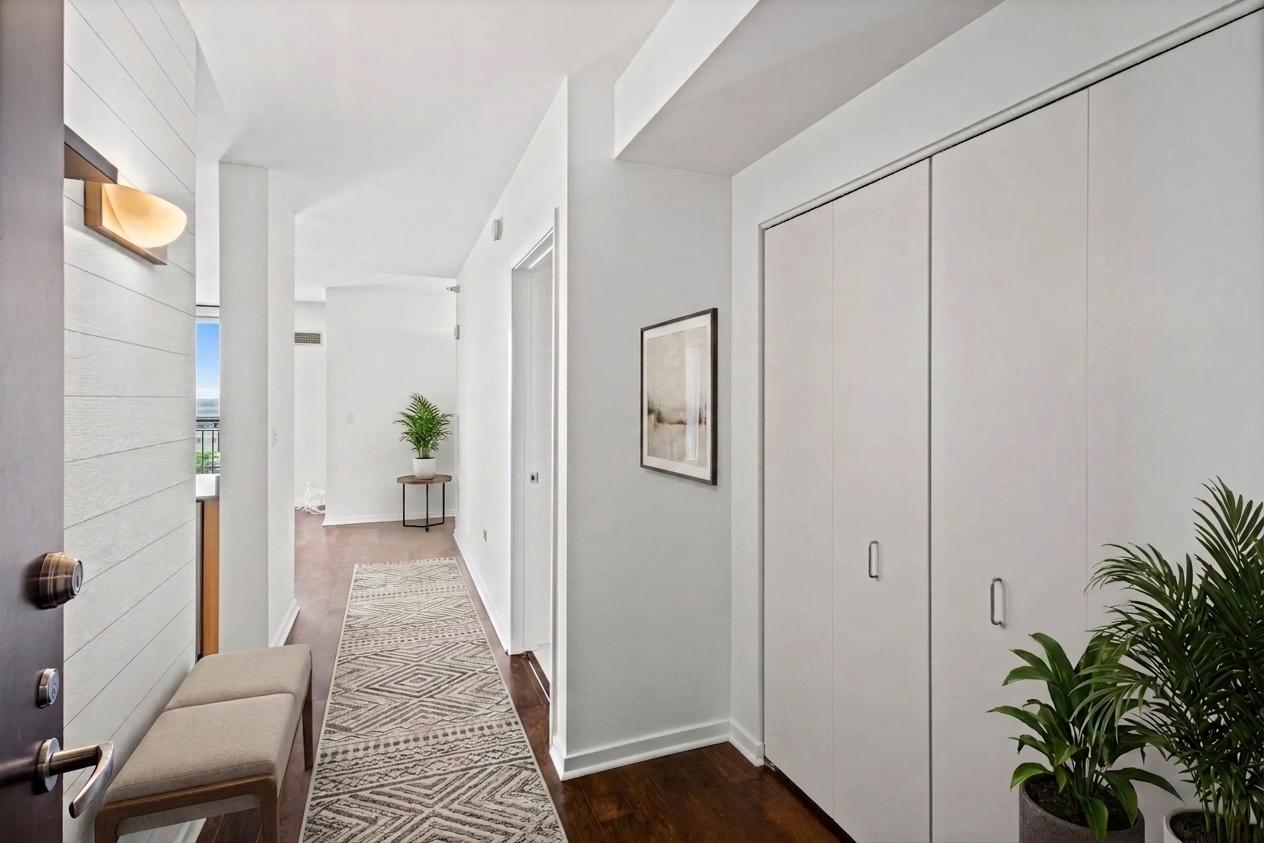 807 DAVIS Street 1211