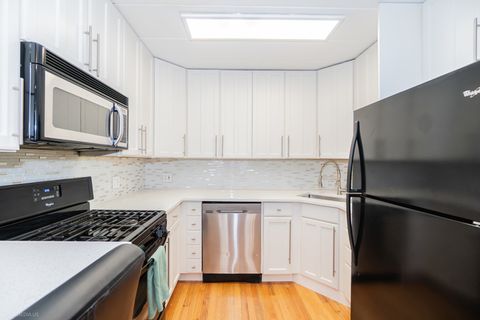 Tiny photo for 5616 N KENMORE Avenue #5A, Chicago, IL 60660 (MLS # 12469203)