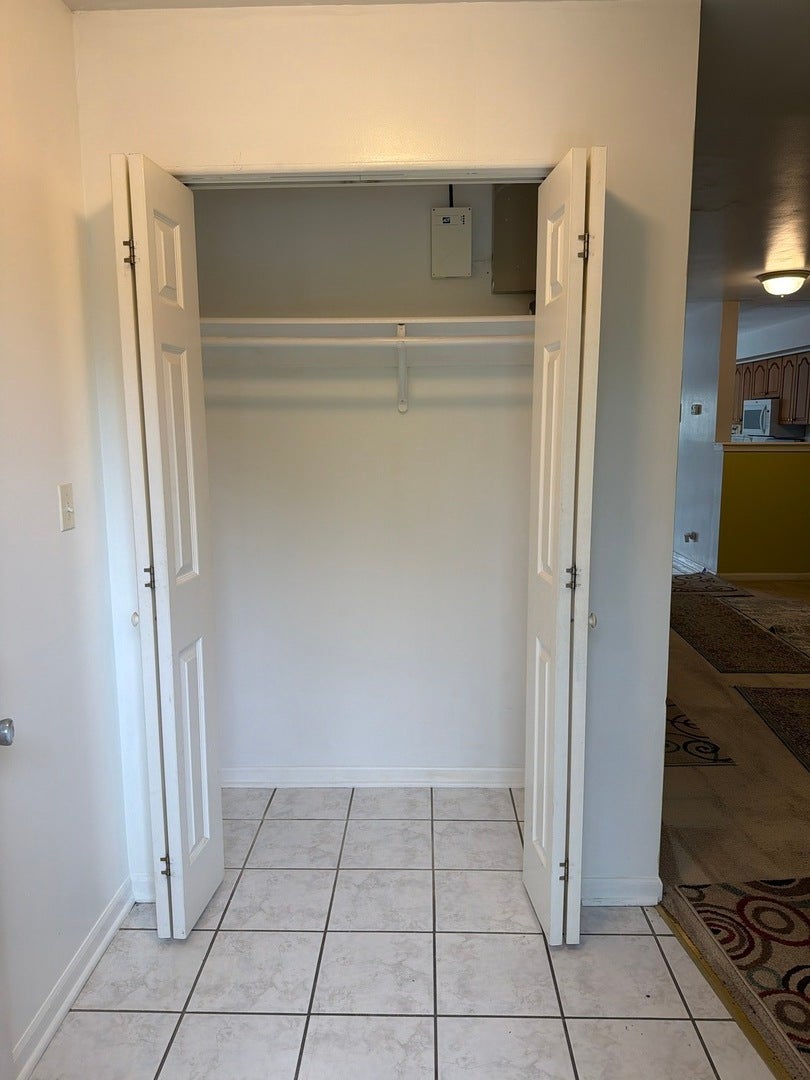 4100 W Cermak Road 1