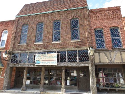 110-112 W WASHINGTON Street Morris IL 60450