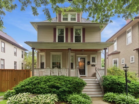 Photo of 3808 N Ridgeway Avenue, Chicago, IL 60618 (MLS # 12683360)