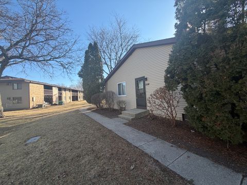 Tiny photo for 1827 Kerrybrook Court #427, Sycamore, IL 60178 (MLS # 12582492)