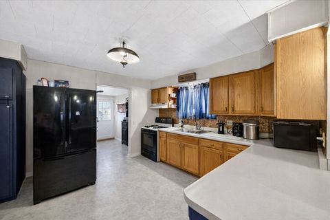 Tiny photo for 835 N 6TH Avenue, Canton, IL 61520 (MLS # 12588519)