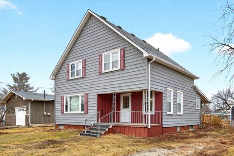 Tiny photo for 835 N 6TH Avenue, Canton, IL 61520 (MLS # 12588519)