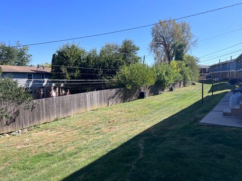 Tiny photo for 2613 Hawthorne Drive, Bettendorf, IA 52722 (MLS # 12600116)