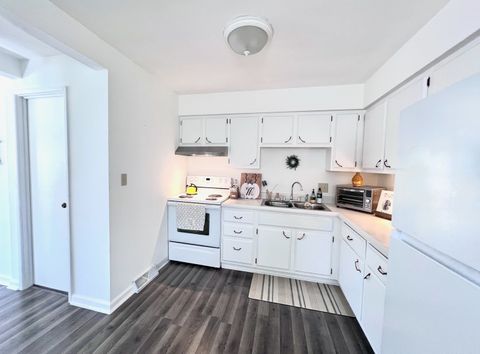 Tiny photo for 2613 Hawthorne Drive, Bettendorf, IA 52722 (MLS # 12600116)