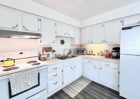 Tiny photo for 2613 Hawthorne Drive, Bettendorf, IA 52722 (MLS # 12600116)