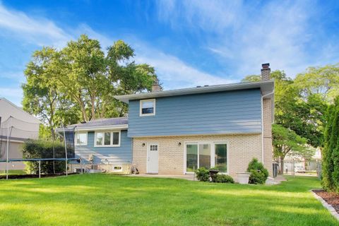 Tiny photo for 2003 E Lillian Lane, Arlington Heights, IL 60004 (MLS # 12671375)