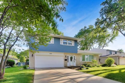 Tiny photo for 2003 E Lillian Lane, Arlington Heights, IL 60004 (MLS # 12671375)