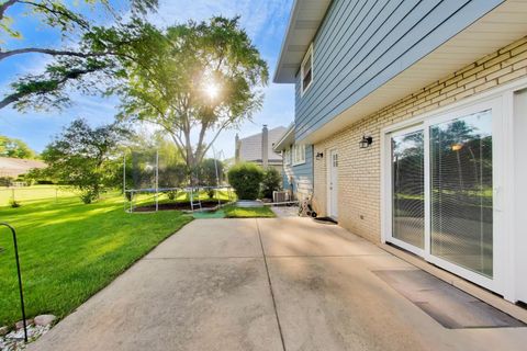 Tiny photo for 2003 E Lillian Lane, Arlington Heights, IL 60004 (MLS # 12671375)