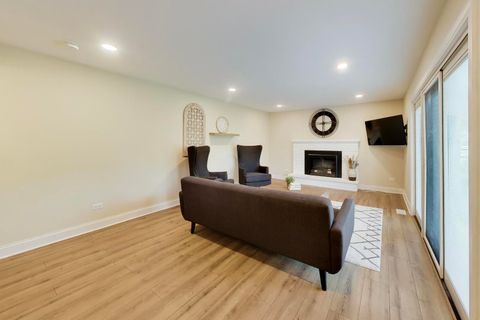 Tiny photo for 2003 E Lillian Lane, Arlington Heights, IL 60004 (MLS # 12671375)