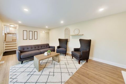Tiny photo for 2003 E Lillian Lane, Arlington Heights, IL 60004 (MLS # 12671375)
