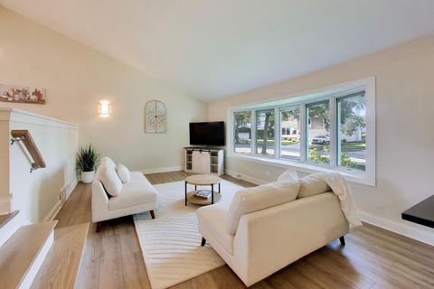 Tiny photo for 2003 E Lillian Lane, Arlington Heights, IL 60004 (MLS # 12671375)