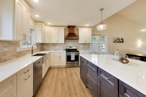 Tiny photo for 2003 E Lillian Lane, Arlington Heights, IL 60004 (MLS # 12671375)