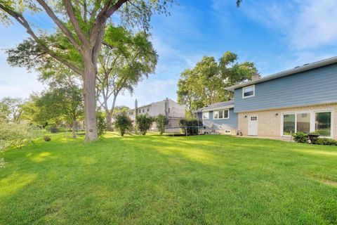 Tiny photo for 2003 E Lillian Lane, Arlington Heights, IL 60004 (MLS # 12671375)