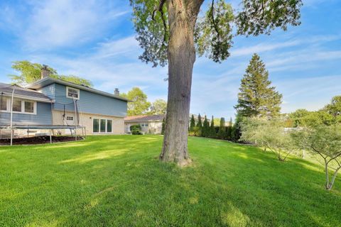Tiny photo for 2003 E Lillian Lane, Arlington Heights, IL 60004 (MLS # 12671375)
