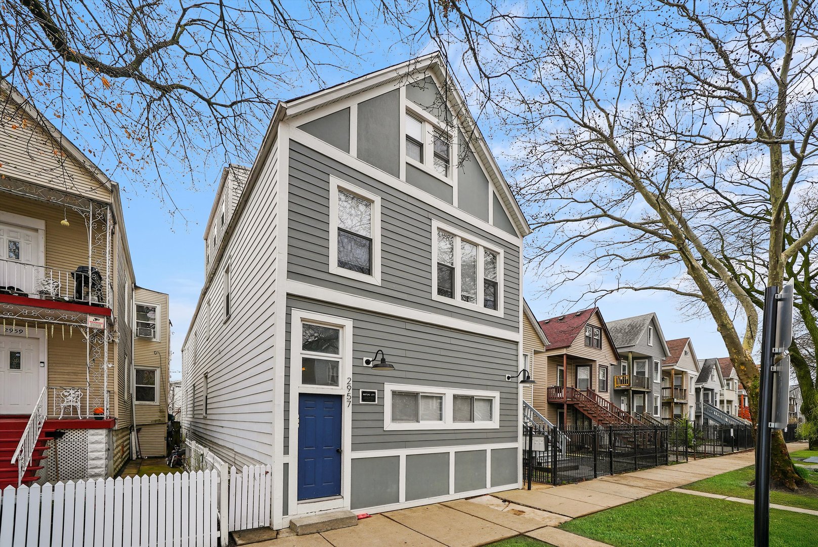 2957 N Avers Avenue