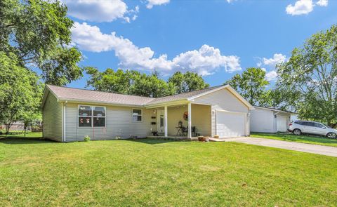 Photo of 2310 E Country Squire Drive, Urbana, IL 61802 (MLS # 12595638)