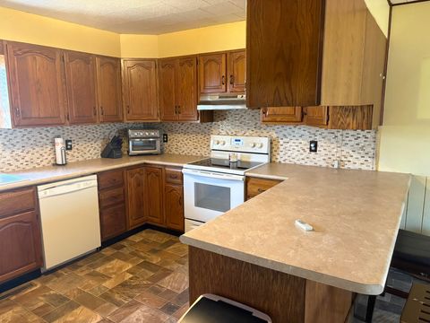 Tiny photo for 804 E Clark Street, WestFrank, IL 62896 (MLS # 100000115)