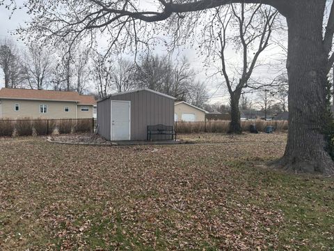 Tiny photo for 804 E Clark Street, WestFrank, IL 62896 (MLS # 100000115)