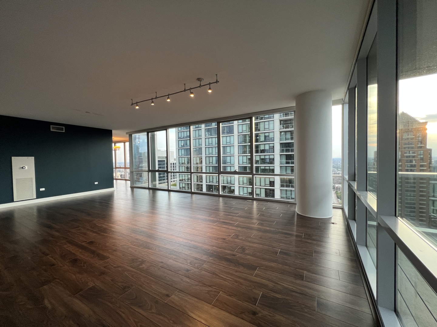 1201 S PRAIRIE Avenue 3801