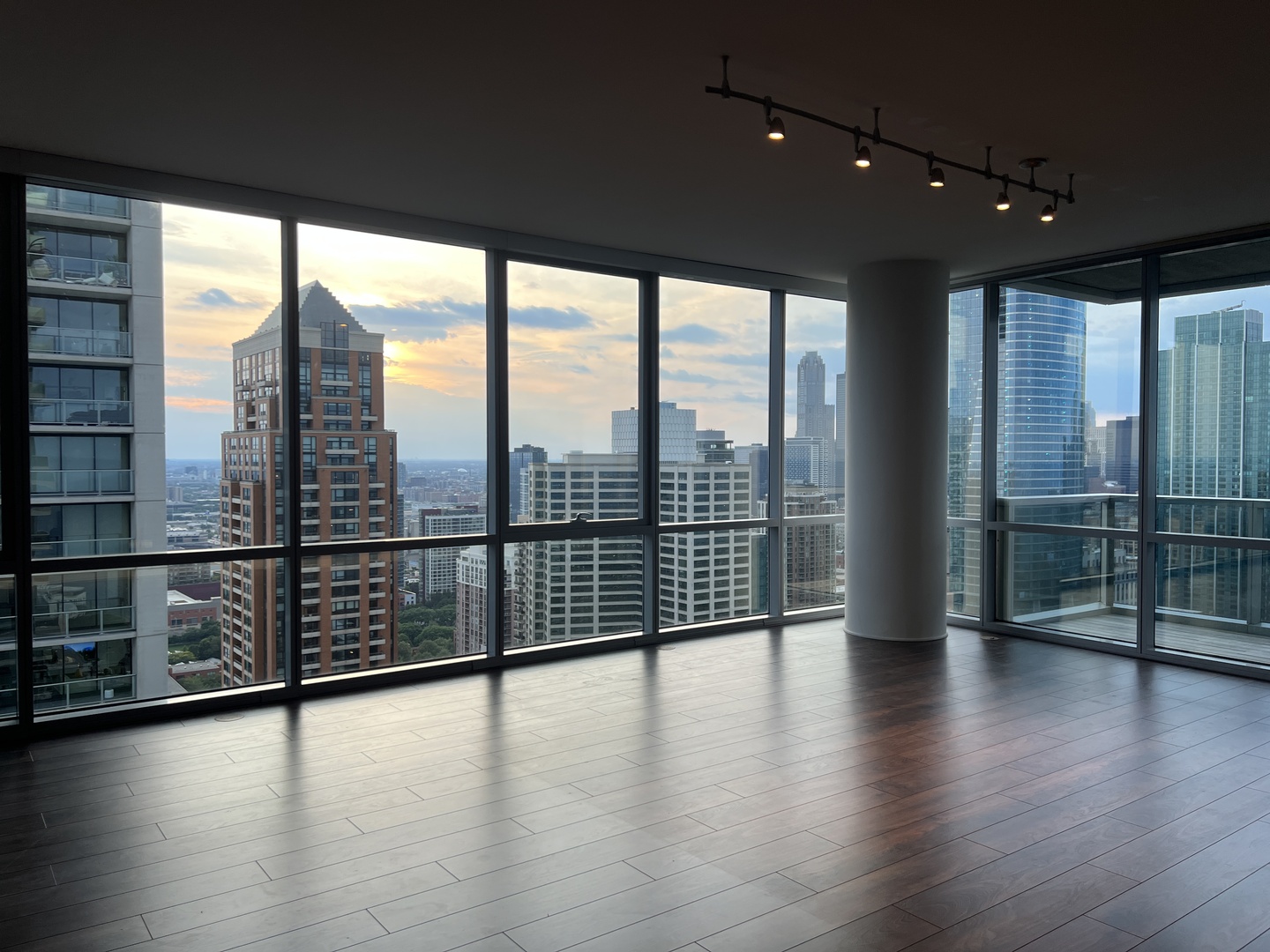 1201 S PRAIRIE Avenue 3801