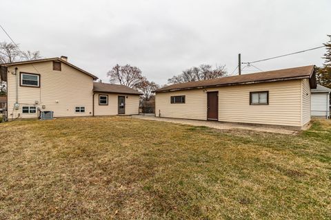 Tiny photo for 325 N Emerald Avenue, Mundelein, IL 60060 (MLS # 12589459)