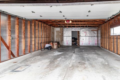 Tiny photo for 325 N Emerald Avenue, Mundelein, IL 60060 (MLS # 12589459)