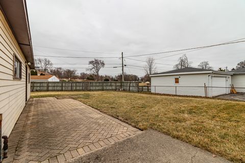 Tiny photo for 325 N Emerald Avenue, Mundelein, IL 60060 (MLS # 12589459)