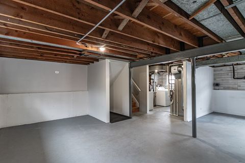 Tiny photo for 325 N Emerald Avenue, Mundelein, IL 60060 (MLS # 12589459)