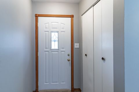 Tiny photo for 325 N Emerald Avenue, Mundelein, IL 60060 (MLS # 12589459)