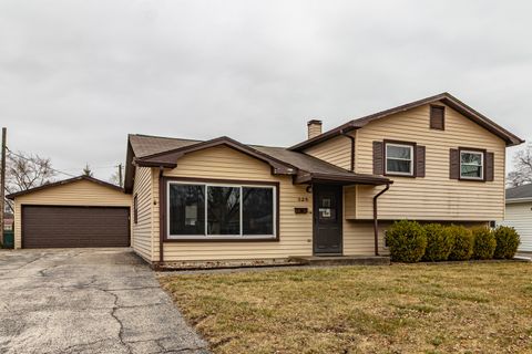 Tiny photo for 325 N Emerald Avenue, Mundelein, IL 60060 (MLS # 12589459)
