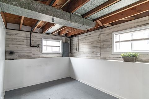 Tiny photo for 325 N Emerald Avenue, Mundelein, IL 60060 (MLS # 12589459)