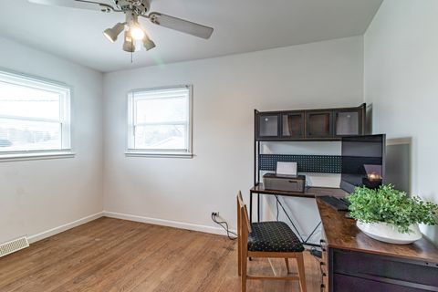 Tiny photo for 325 N Emerald Avenue, Mundelein, IL 60060 (MLS # 12589459)