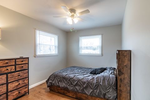 Tiny photo for 325 N Emerald Avenue, Mundelein, IL 60060 (MLS # 12589459)