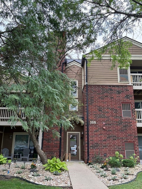 Photo of 108 Glengarry Drive #304, Bloomingdale, IL 60108 (MLS # 12733192)