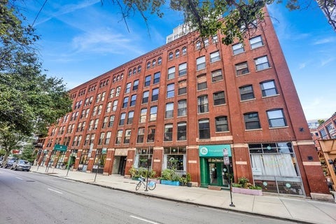 Photo of 225 W Huron Street #211, Chicago, IL 60654 (MLS # 12771885)