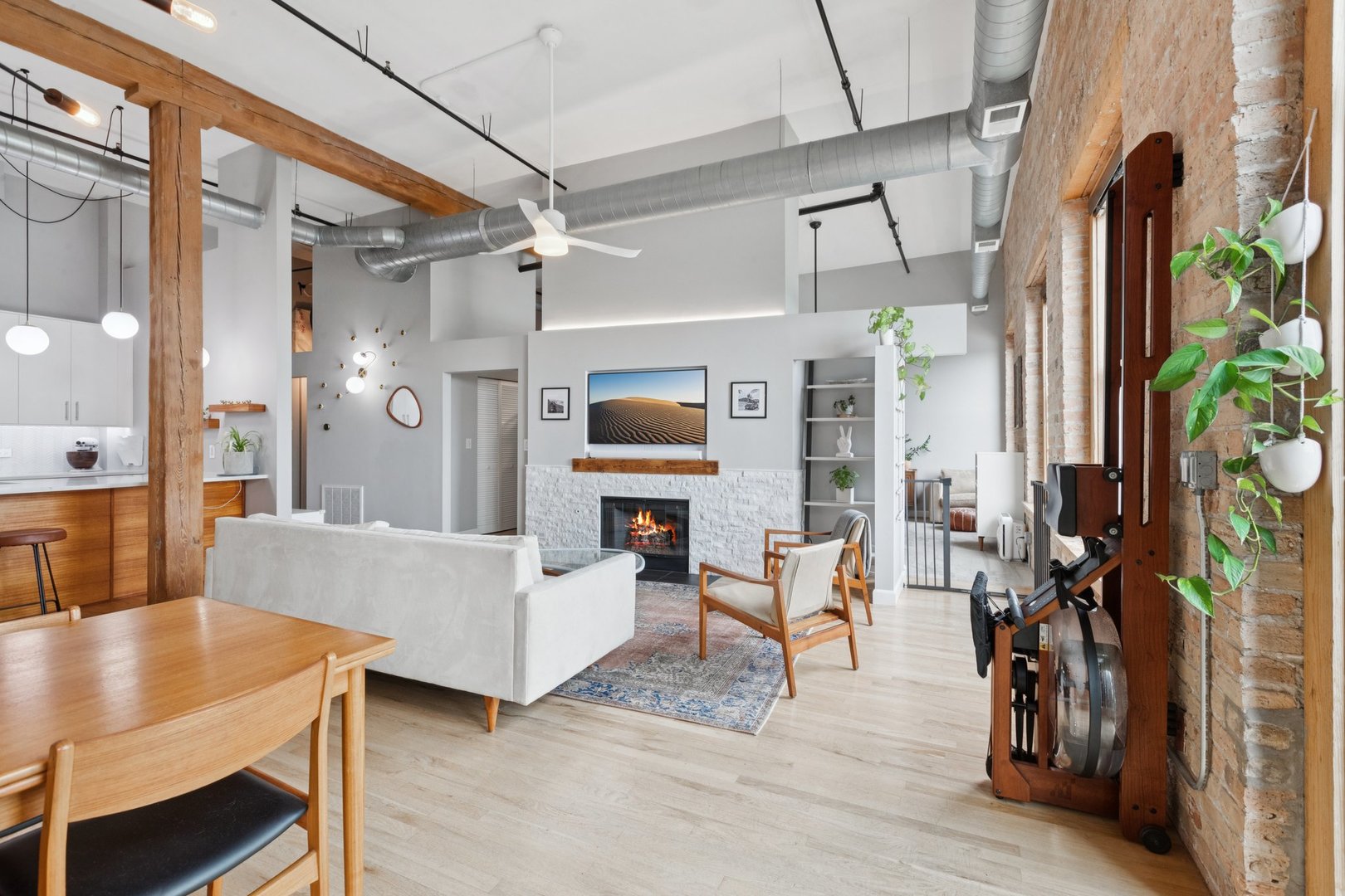 2511 W Moffat Street 501