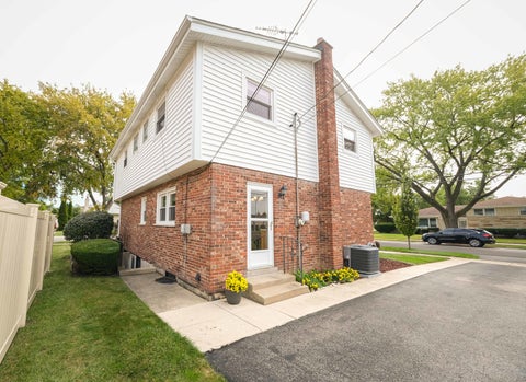 Tiny photo for 10440 Laramie Avenue, Oak Lawn, IL 60453 (MLS # 12765853)